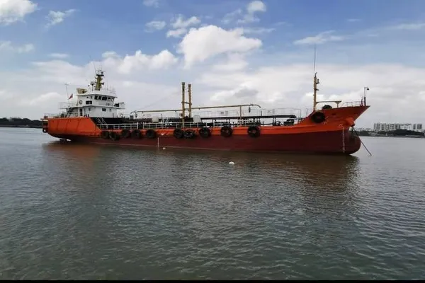Oil/Chemical tanker for sale