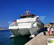 Ọkọ̀ ọpọlọpọ̀ ènìyàn fún tà