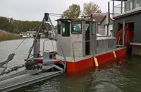 Ọkọ̀ ojú omi tí ó mú ìdọ̀tí fún tà