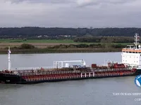 Ọkọ̀ tí ó mú epo / kemikali fún tà