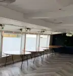 Ọkọ̀ ojú omi ìrìn-àjò tí ó mú àwọn ọkọ̀ fún tà