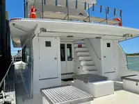 Ọkọ̀ ojú omi ìrìn-àjò fún tà