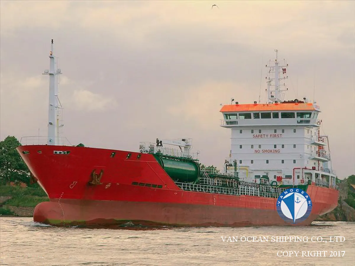 Ọkọ̀ tí ó mú epo / kemikali fún tà