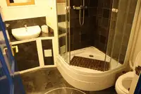 Ọkọ̀ ojú omi ìrìn-àjò fún tà