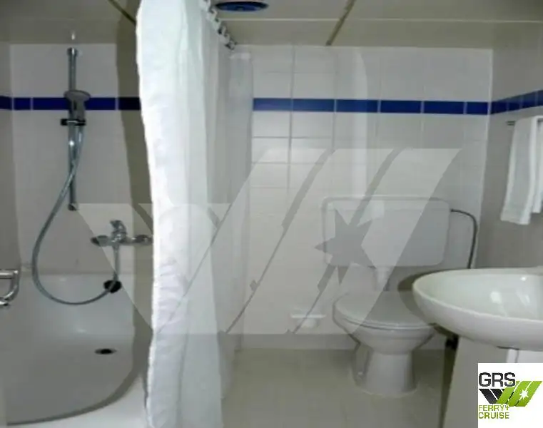 Ọkọ̀ ojú omi ìrìn-àjò fún tà