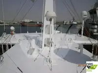 Ọkọ̀ ojú omi ìrìn-àjò tí ó mú àwọn ọkọ̀ fún tà