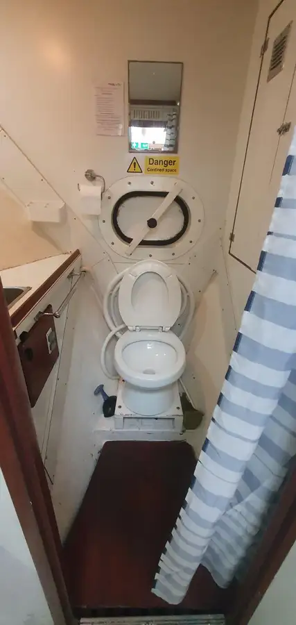 Ọkọ̀ ojú omi tí ó mú àwọn ìkọ́kọ̀ fún tà