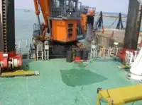 Ọkọ̀ ojú omi tí ó mú ìdọ̀tí fún tà
