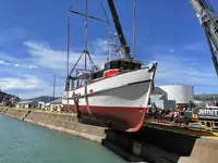 Ọkọ̀ tí ó mú ẹja fún tà