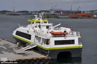 Ọkọ̀ ọpọlọpọ̀ ènìyàn fún tà