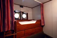 Ọkọ̀ ojú omi ìrìn-àjò fún tà