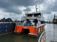 Ọkọ̀ ojú omi tí ó mú àwọn ìkọ́kọ̀ fún tà