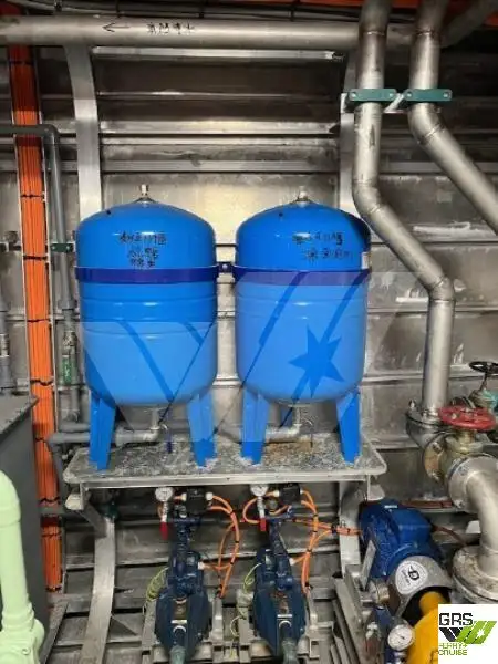 Ọkọ̀ ọpọlọpọ̀ ènìyàn fún tà