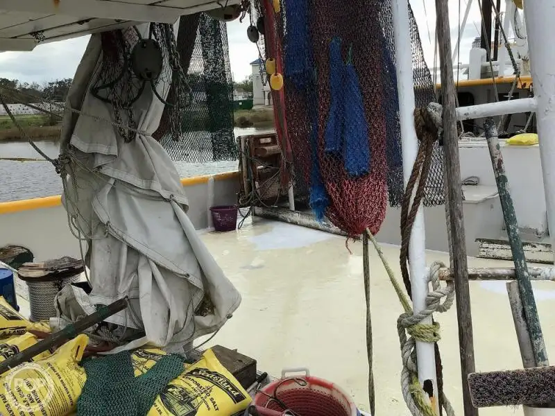Ọkọ̀ tí ó mú ẹja fún tà