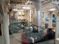 Ọkọ̀ ojú omi tí ó ní ìrọ̀kè fún tà