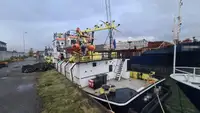 Ọkọ omi ti o mu ọja fún tà