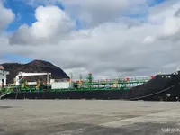 Ọkọ̀ tí ó mú epo / kemikali fún tà