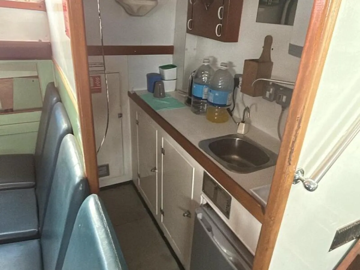 Ọkọ̀ ọpọlọpọ̀ ènìyàn fún tà