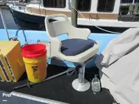 Ọkọ̀ ojú omi ìrìn-àjò tí ó mú àwọn ọkọ̀ fún tà
