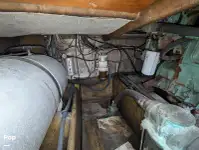 Ọkọ̀ ojú omi ìrìn-àjò tí ó mú àwọn ọkọ̀ fún tà