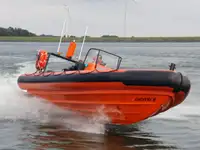 Ọkọ̀ ojú omi tí ó mú àwọn ìkọ́kọ̀ fún tà
