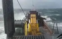Ọkọ̀ ojú omi tí ó mú ìdọ̀tí fún tà