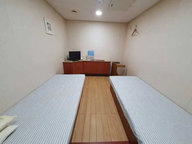Ọkọ̀ tí wọn fi maa ń gbé ohun èlò tí ó ní ìdáná fún tà