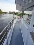 Ọkọ̀ ojú omi ìrìn-àjò fún tà