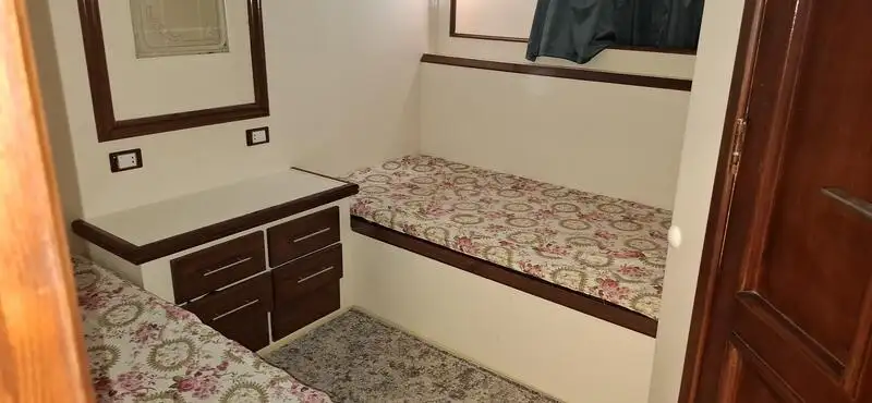 Ọkọ̀ ojú omi ìrìn-àjò fún tà