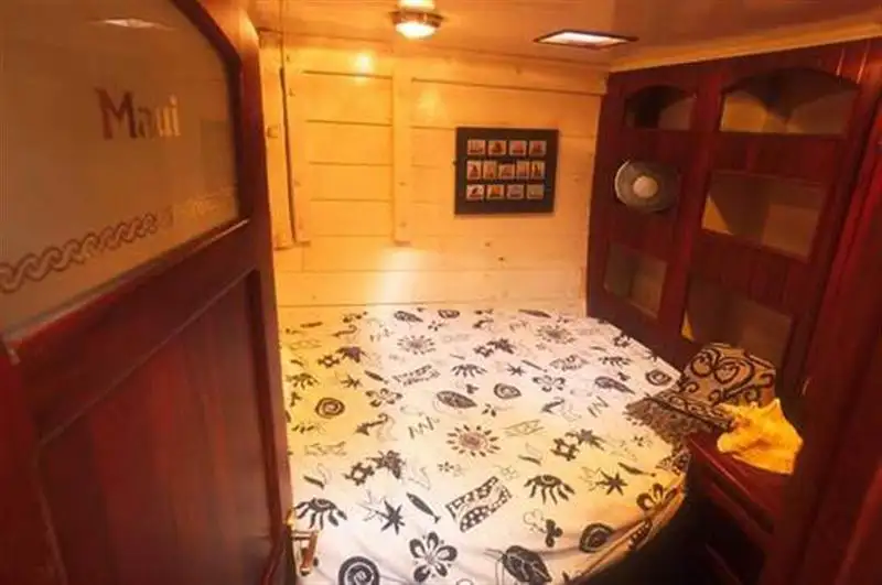 Ọkọ̀ ojú omi tí ó mú ìdọ̀tí fún tà