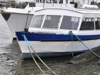 Ọkọ̀ ọpọlọpọ̀ ènìyàn fún tà