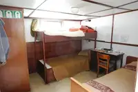 Ọkọ̀ ojú omi tí ó ní ìrọ̀kè fún tà