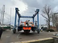 Ọkọ̀ ọpọlọpọ̀ ènìyàn fún tà