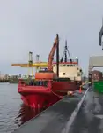 Ọkọ̀ ojú omi tí ó mú ìdọ̀tí fún tà