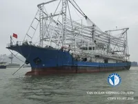 Ọkọ̀ tí ó mú ẹja squid fún tà