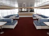 Ọkọ̀ ọpọlọpọ̀ ènìyàn fún tà