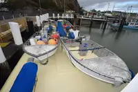 Ọkọ̀ ojú omi kékeré fún tà