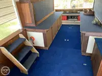 Ọkọ̀ ọpọlọpọ̀ ènìyàn fún tà