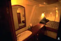 Ọkọ̀ ojú omi tí ó mú ìdọ̀tí fún tà