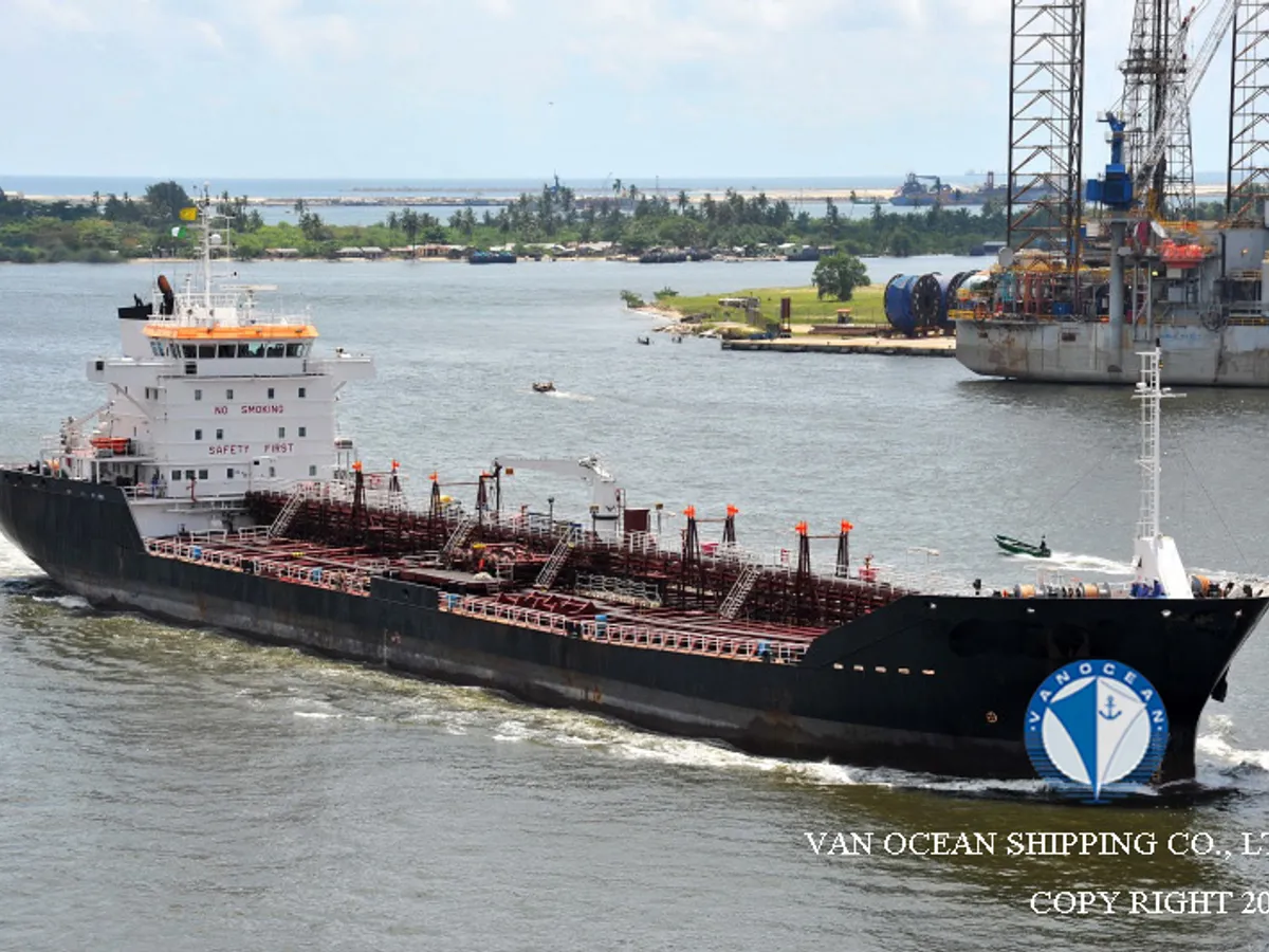 Ọkọ̀ tí ó mú epo / kemikali fún tà