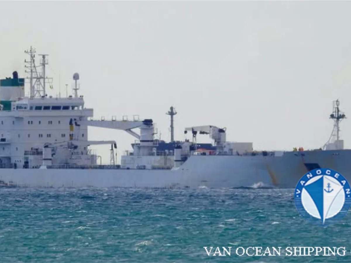 Ọkọ̀ tí wọn fi maa ń gbé ohun èlò tí ó ní ìdáná fún tà