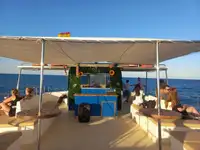 Ọkọ̀ ojú omi ìrìn-àjò fún tà
