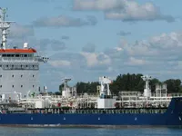 Ọkọ̀ tí ó mú epo / kemikali fún tà