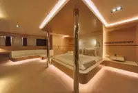 Ọkọ̀ ojú omi ìrìn-àjò fún tà