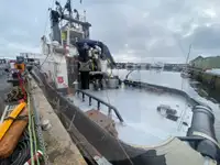 Ọkọ̀ ojú omi tí ó ní ìrọ̀kè fún tà