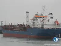 Ọkọ̀ tí ó mú epo / kemikali fún tà