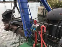 Ọkọ̀ ojú omi tí ó mú ìdọ̀tí fún tà