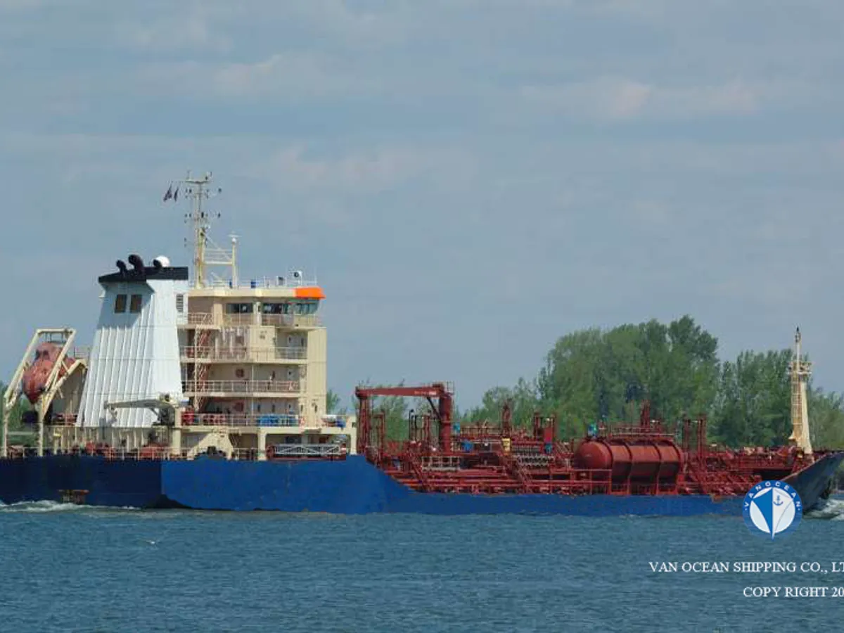 Ọkọ̀ tí ó mú epo / kemikali fún tà