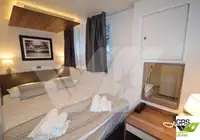 Ọkọ̀ ojú omi ìrìn-àjò fún tà