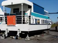 Ọkọ̀ ojú omi ìrìn-àjò fún tà